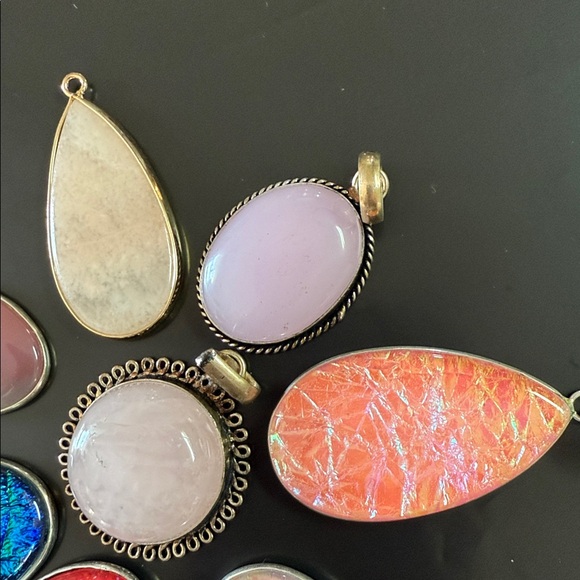 Colorful Gemstone Pendant set of 8. - Picture 4 of 5